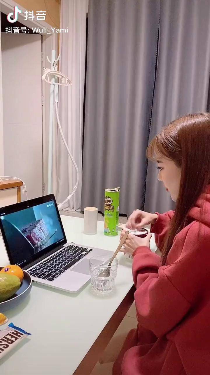 不要相信女生说的的吃不下中韩情侣大眼妹yami