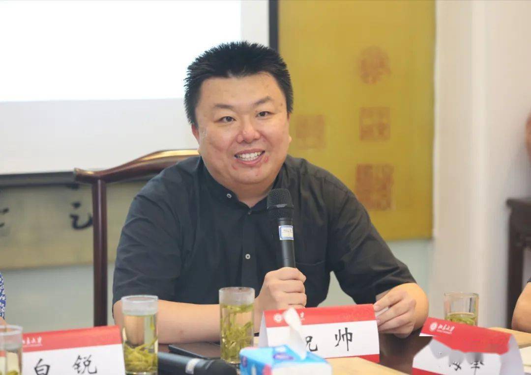 5a现场岩中花树张岩新书发布暨当代大学书法美育研讨会在北京大学举行