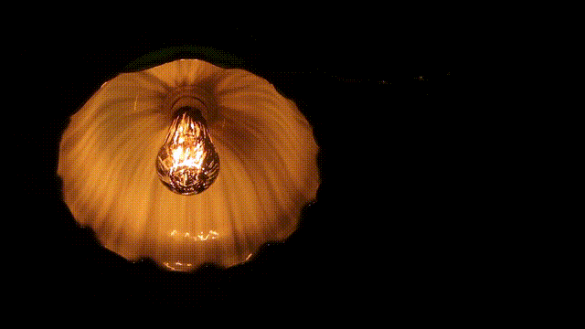 昏暗的灯光忽明忽暗,嘈杂的背景音乐不停,一场场诡谲悬疑的事件,一层