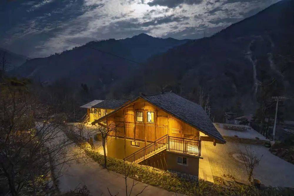 羌乡民宿——花间桃龙望山民宿地址:通泉镇双紫村优美的环境,精致的