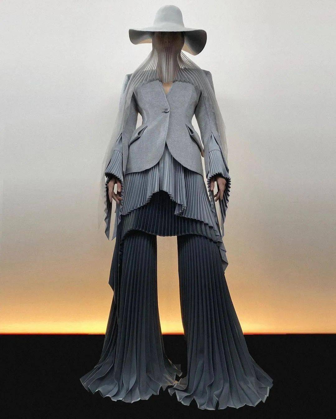 灵感元素 源自燕子的浪漫设计 服装