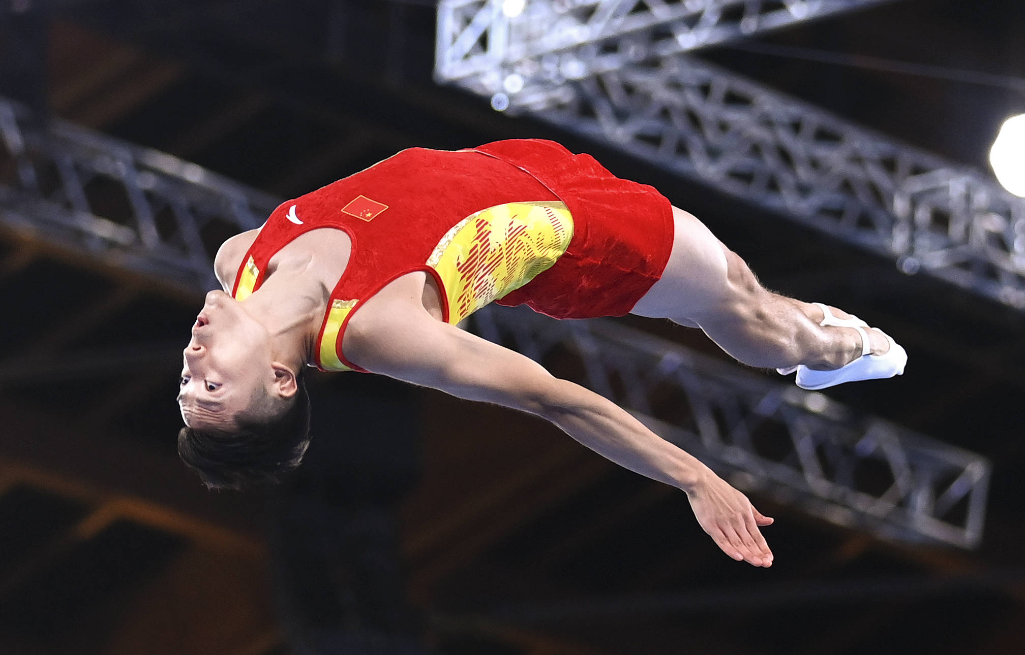 蹦床男子决赛中国选手董栋获得亚军