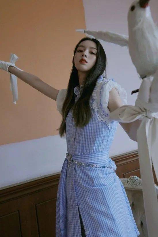 健兴|00后输了，这届95后小花也太会穿了吧！