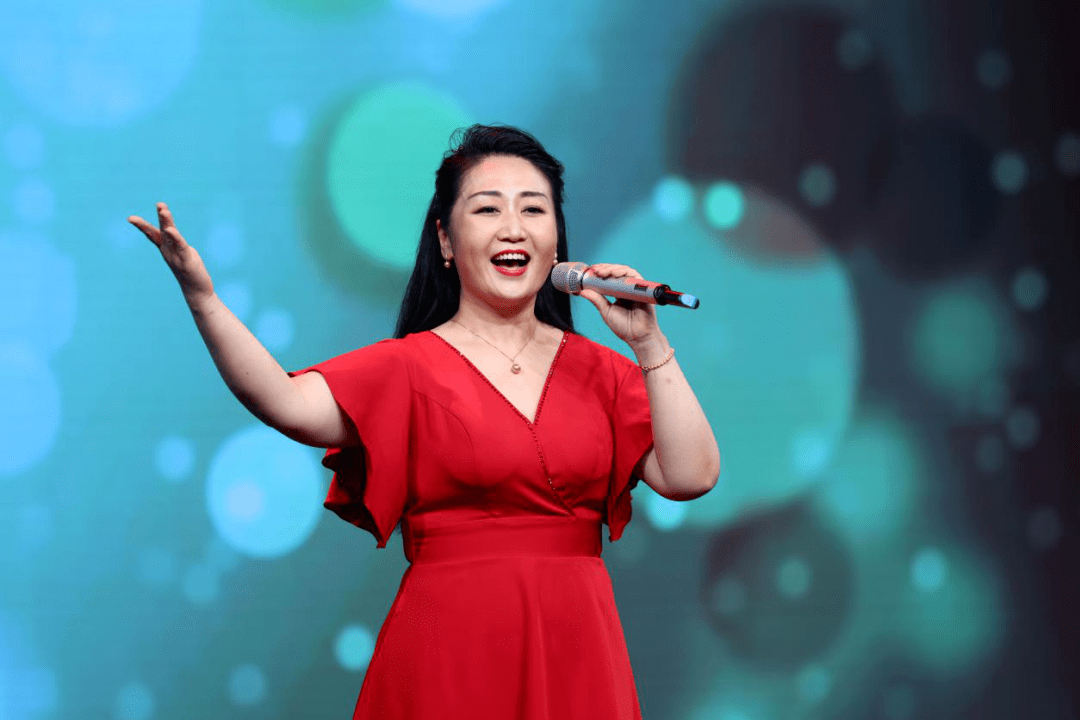 六十余载从艺路一生献唱煤矿工老艺术家邓玉华倾情演唱四位爱徒助阵