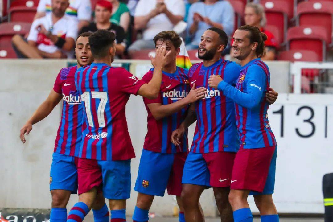 孟菲斯连场破门巴萨完胜斯图加特