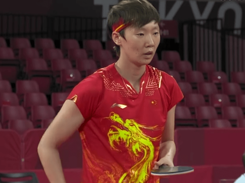 王曼昱奥运首秀独得2分,单打仅让对手得8分好强_刘媛