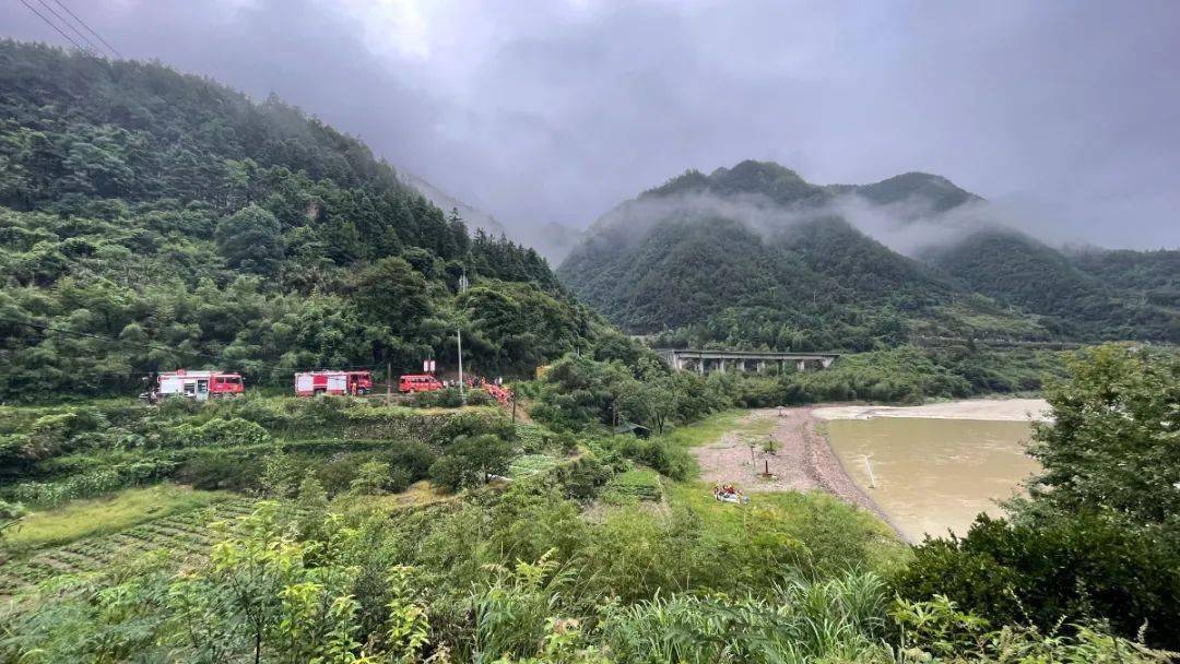 成功救援！突降大雨，33人被困黄村景区内…