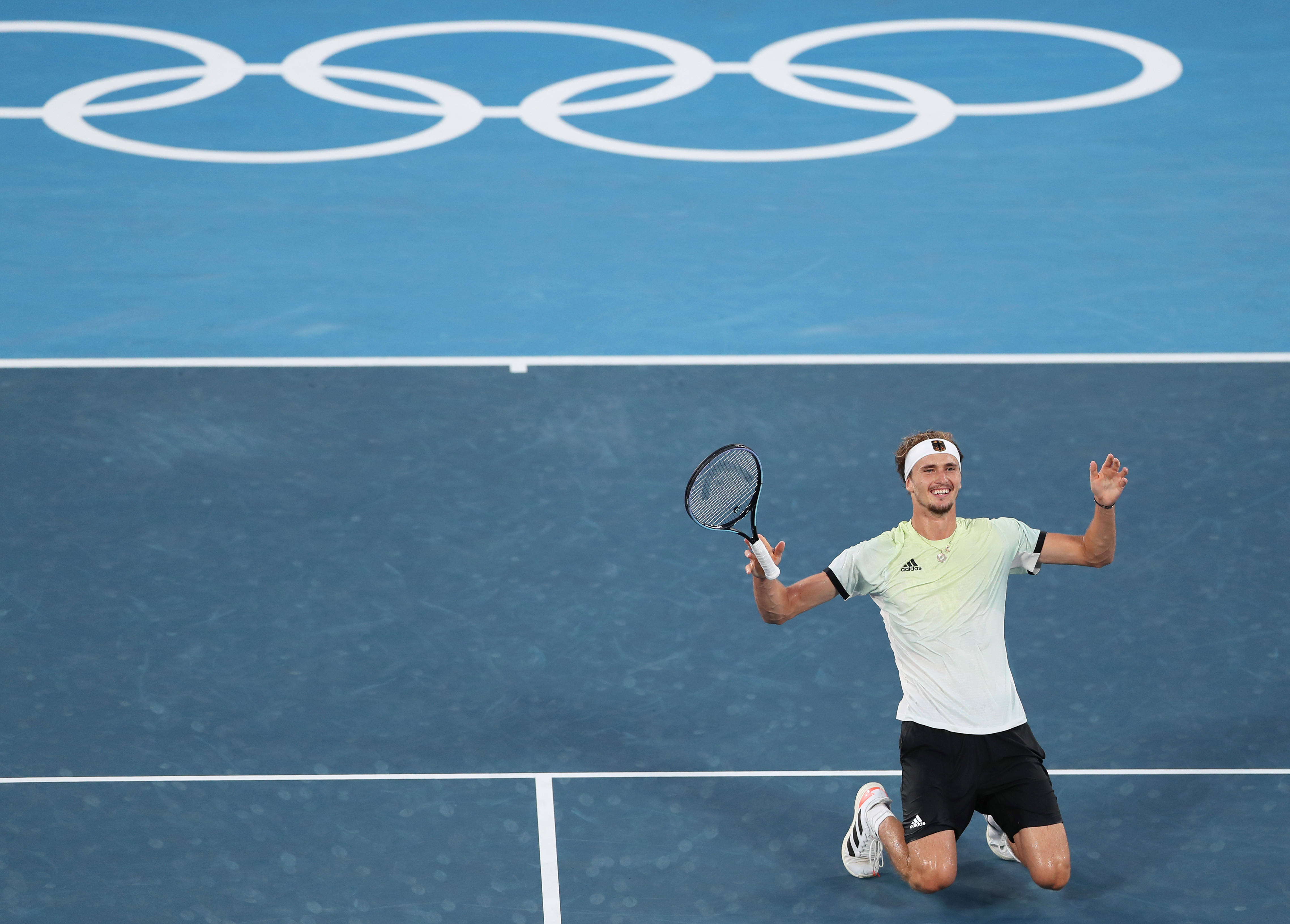 网球男子单打兹维列夫夺冠