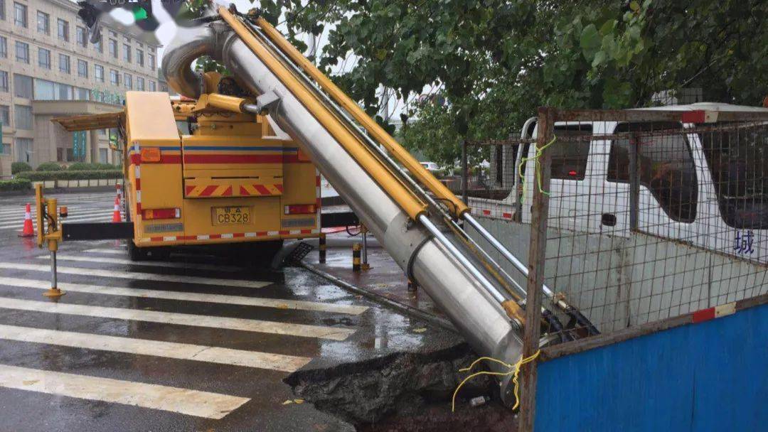 今晚《城管时间》关注→"治水龙王"和他的"龙吸水"