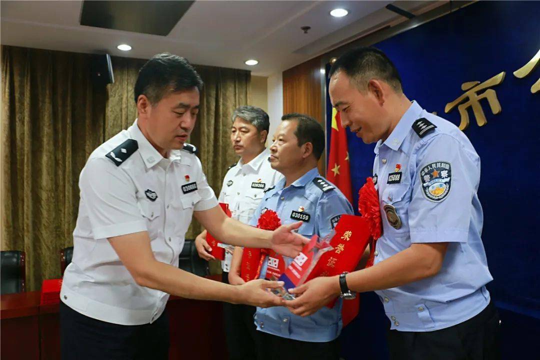 西城公安分局召开2021年优秀复转军人代表座谈会