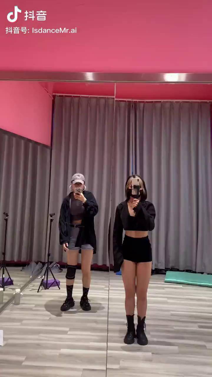 抖音艾爽舞蹈=抖音艾爽舞蹈那个老师叫什么