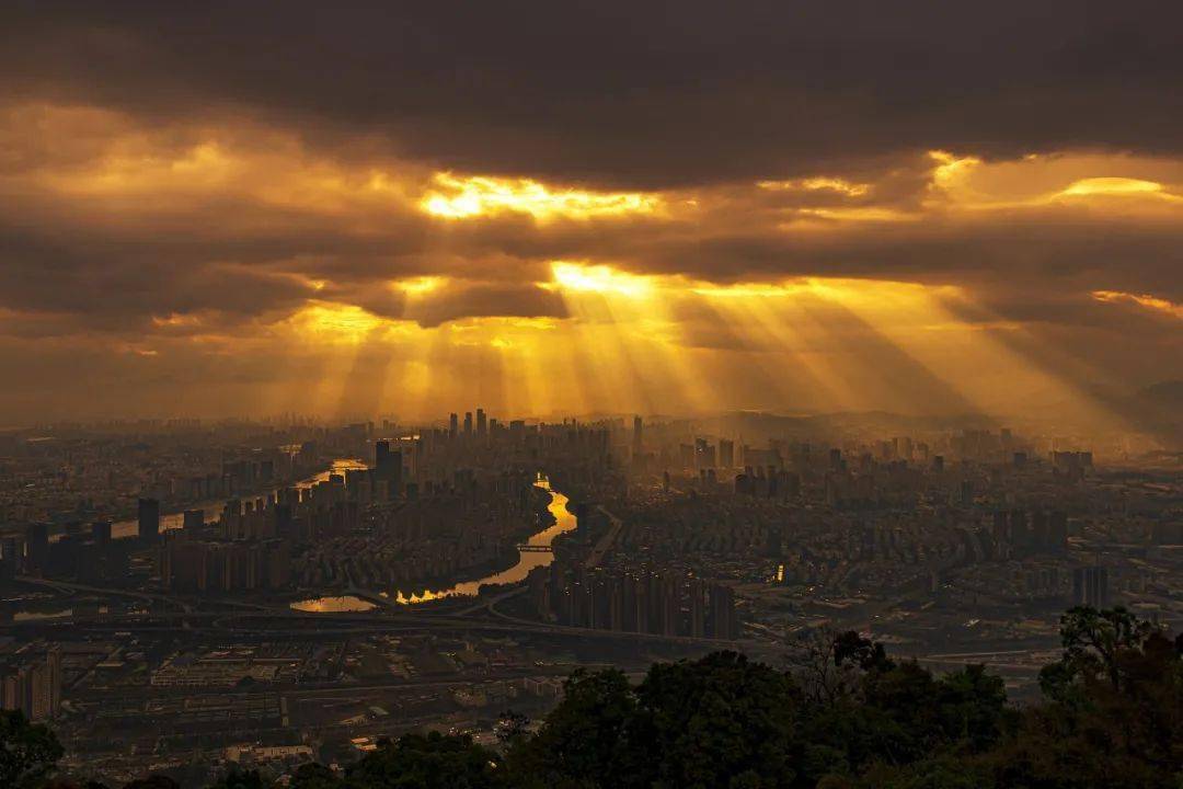 成就感|交广夜听｜“伪上班”，正在慢慢榨干你