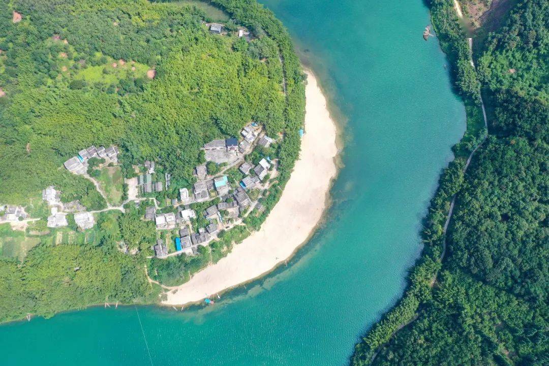 擦亮乡村振兴底色封开绘就一幅美丽乡村新画卷