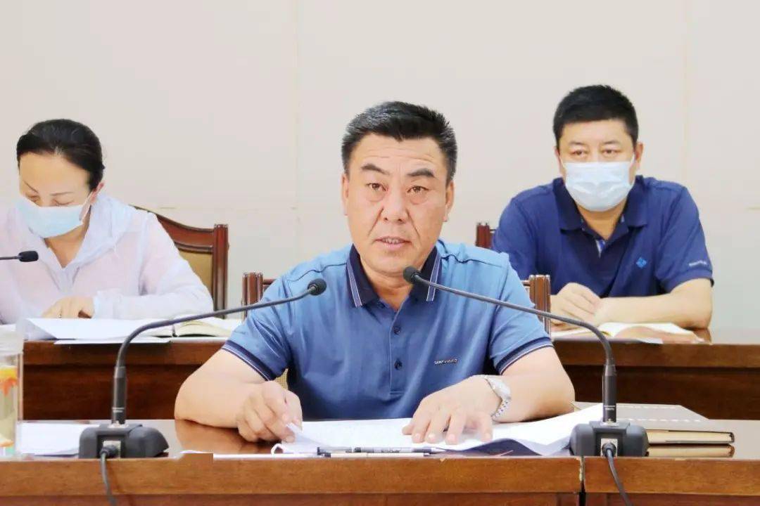 崔振华强调,各镇,街道,部门要坚决把思想和行动统一到中央及省,市,区