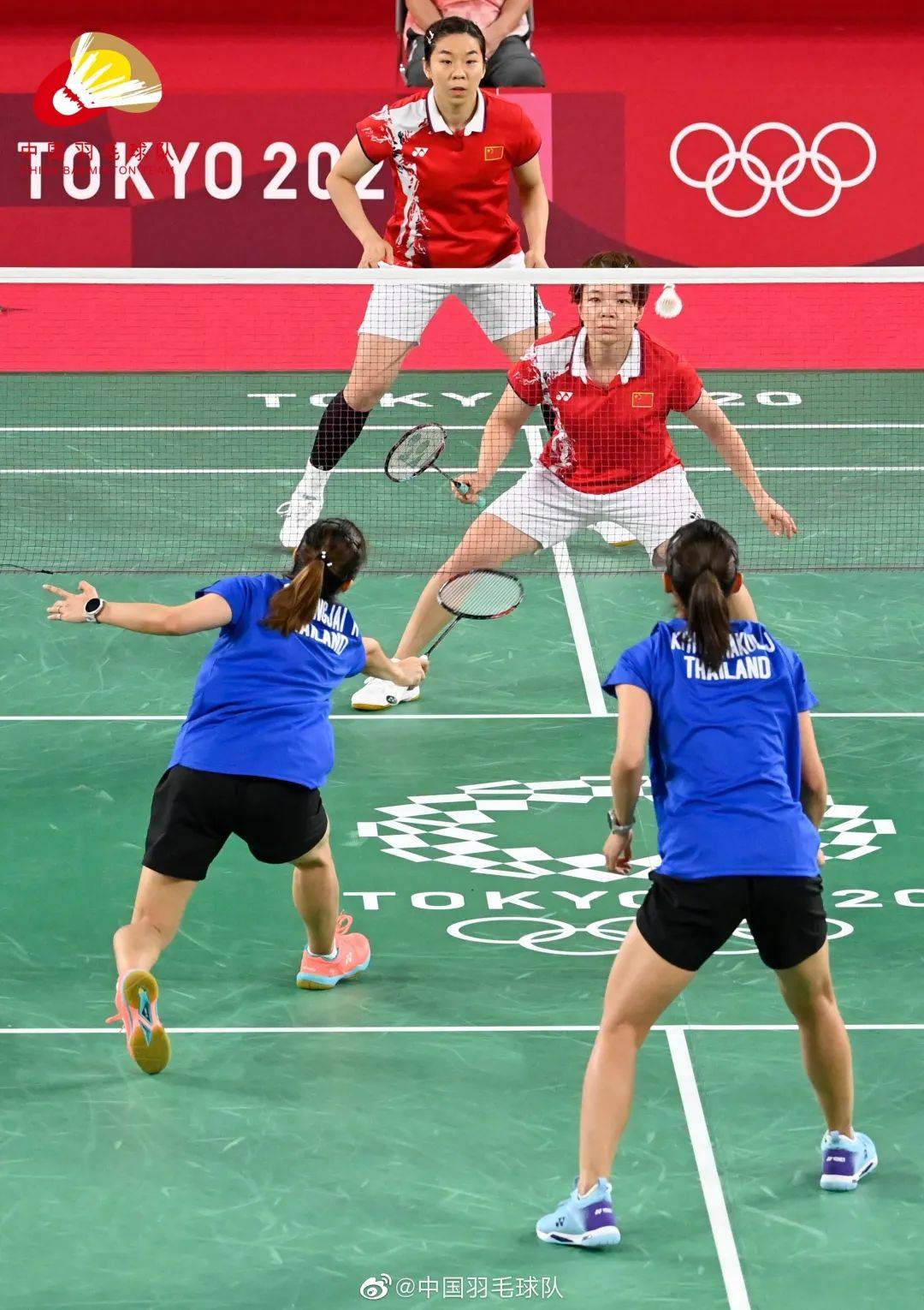 在东京奥运会羽毛球女子双打比赛中  贾一凡和陈清晨的"凡尘组合"  一