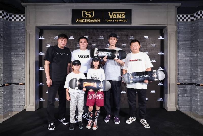 滑板|Vans携手亚洲足球先生范志毅，推动滑板运动的发展