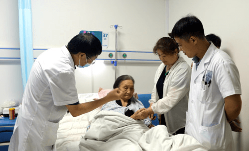 周口淮海医院成功救治一例95岁股骨转子间骨折高龄患者