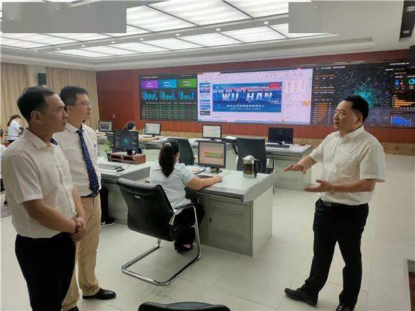 武汉公交集团董事长何达曹专题调研集团公司信息化工作