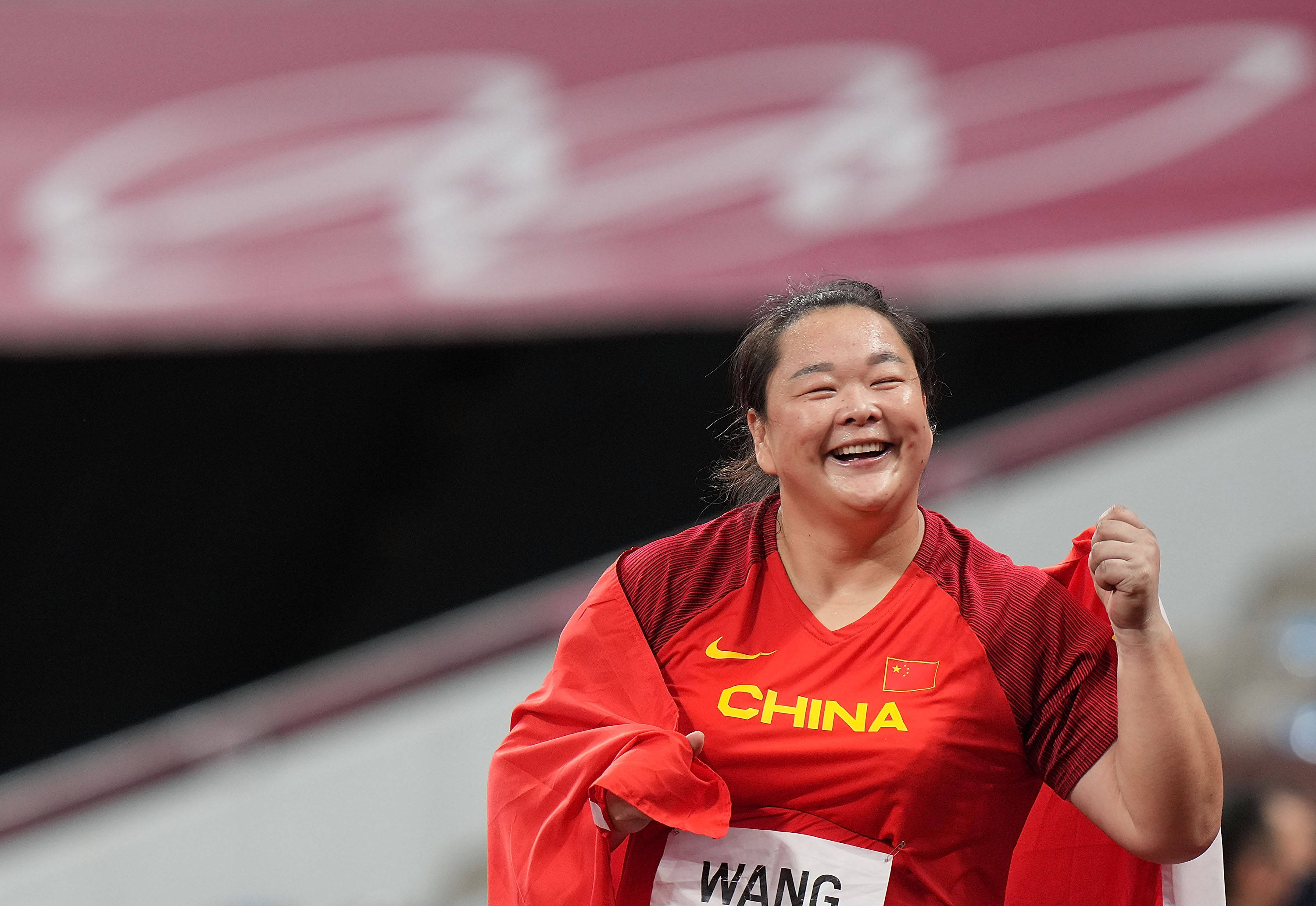 田径——女子链球:中国选手王峥获得银牌