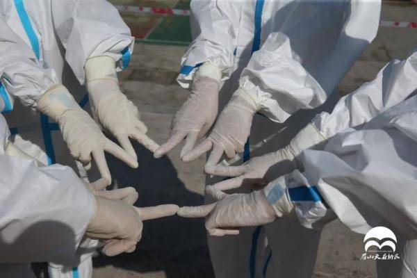 疫情|35℃下的坚守！这群人，可爱又可敬！