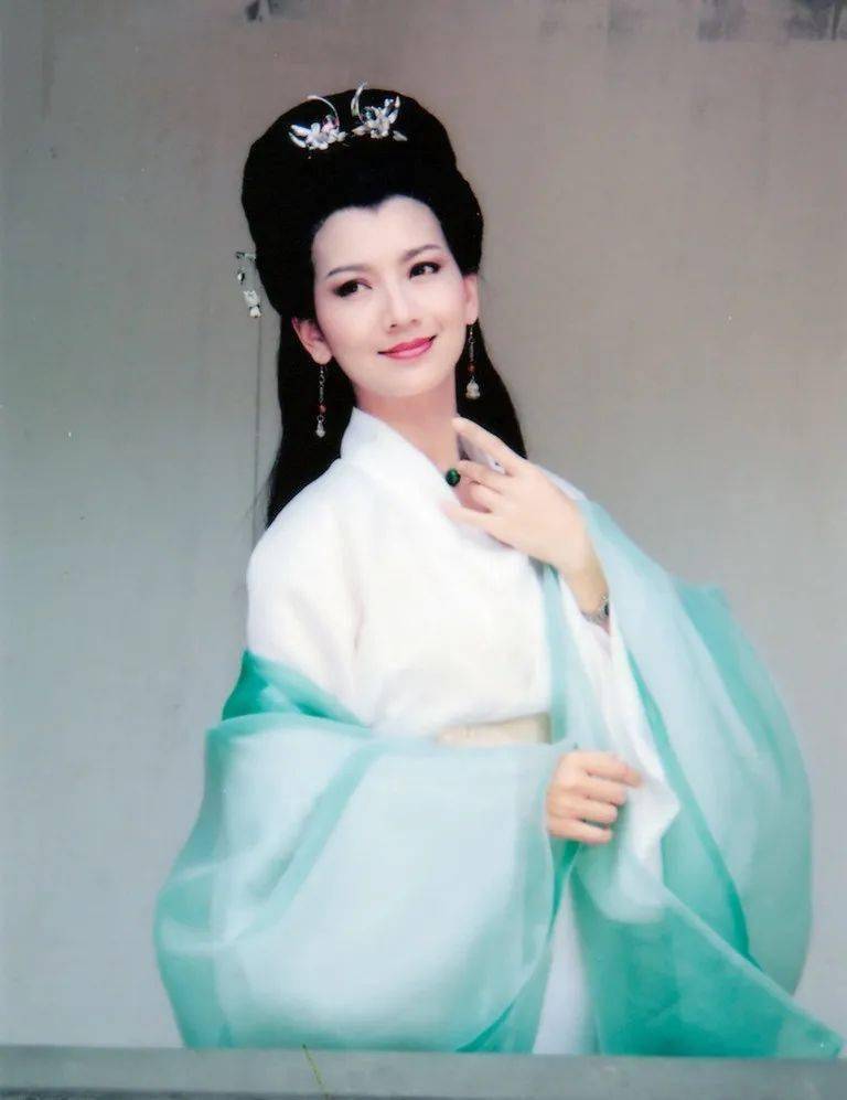 白素贞和小青之间哪还需要许仙