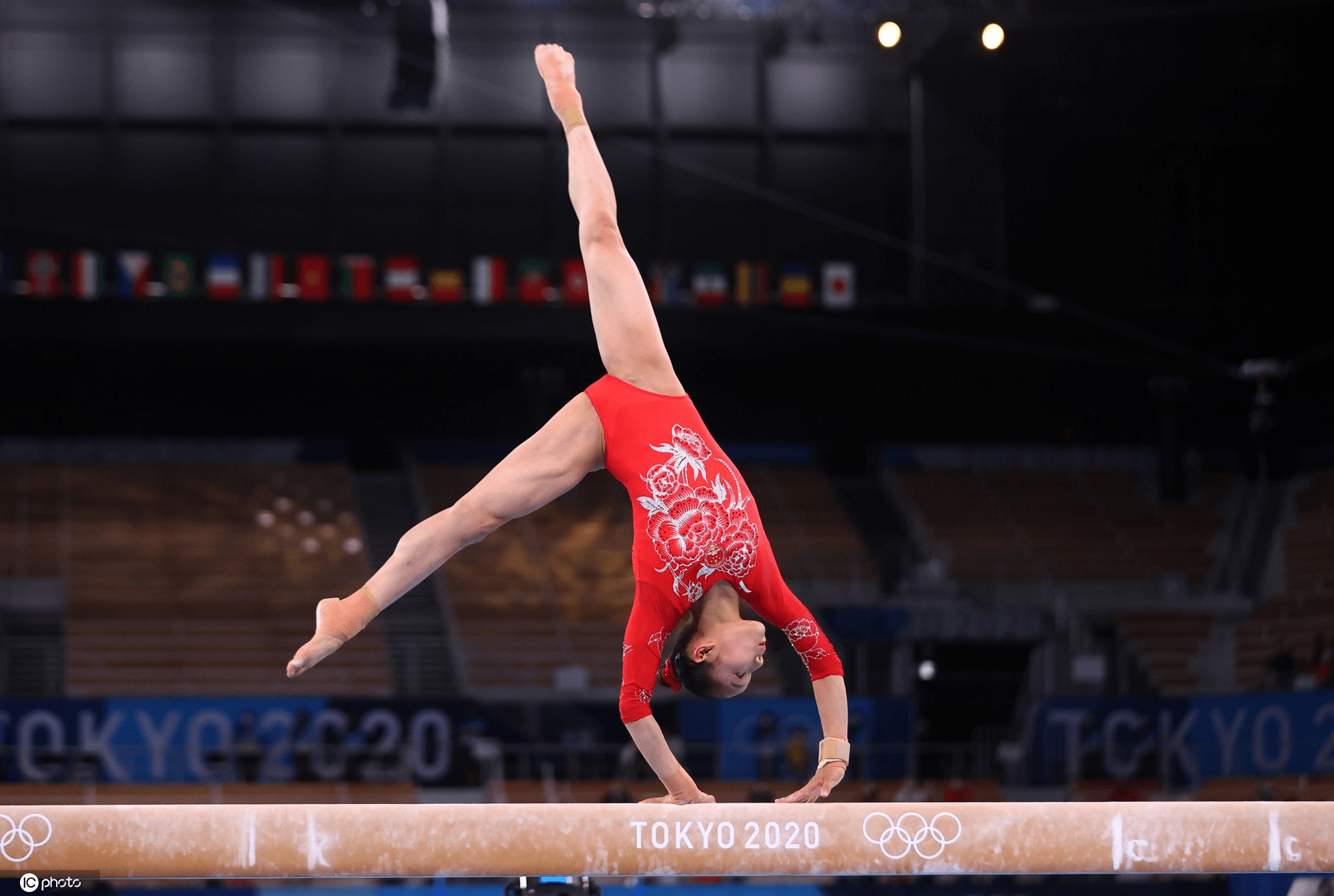 32金!管晨辰/唐茜靖包揽女子平衡木金银牌,中国小花绽放东京