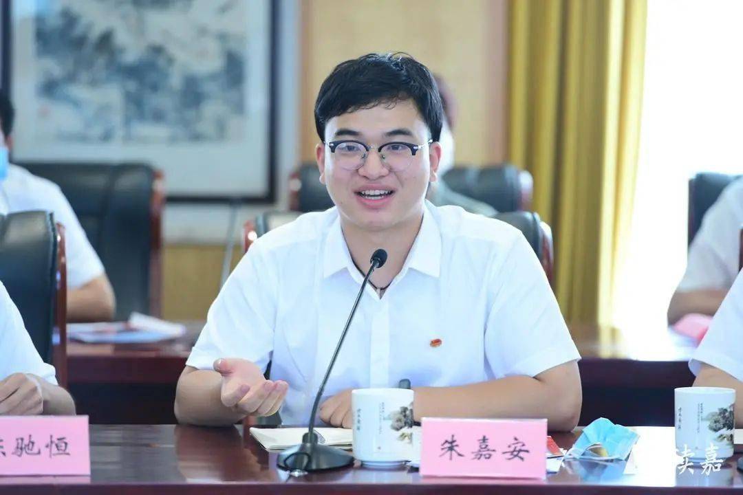 张兵勉励嘉兴籍优秀返乡大学生为把革命红船起航地建设得更加美好作出