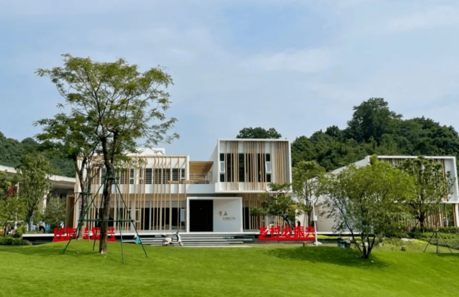 一起来看看有什么新亮点今天小编先带大家去黄麻村探探路作为登山步道