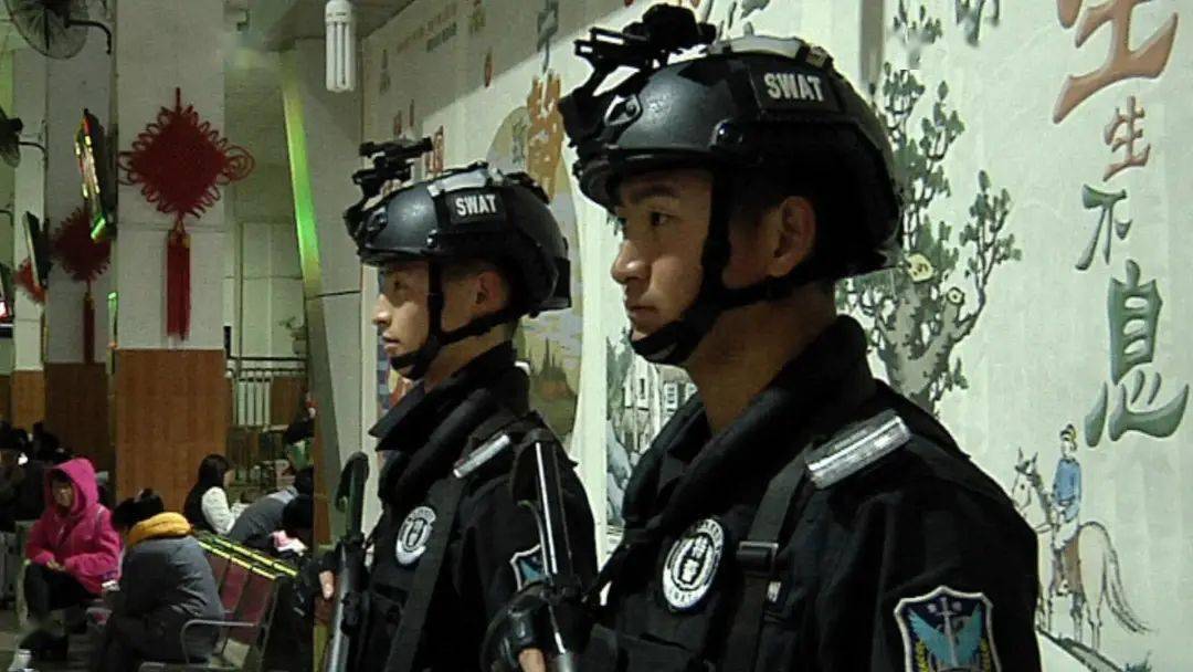 从橄榄绿到警服蓝身份在变不变的是职责使命