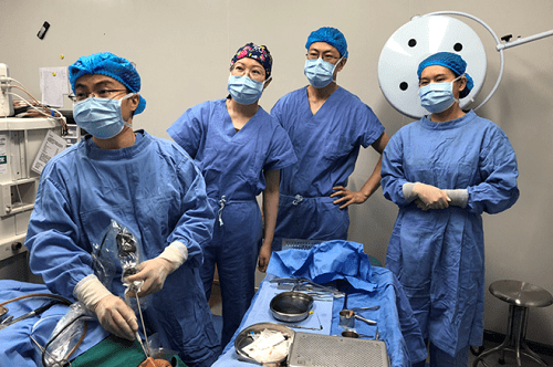 眼眶|眼科大咖领衔，爱尔眼科成都三院联合为患者拆除眼眶“炸弹”