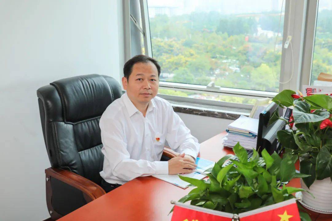 争先人创效先锋汤志华道阻且长行则将至