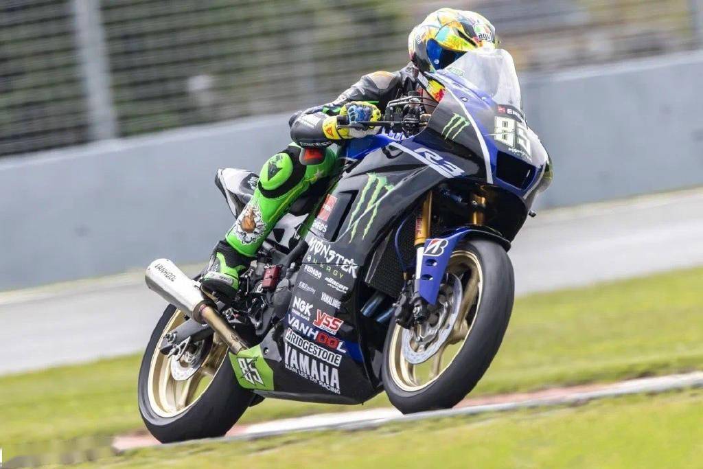 啵啵过生日快乐的却是啵丝王一博品牌节目官博生日祝福合集分享