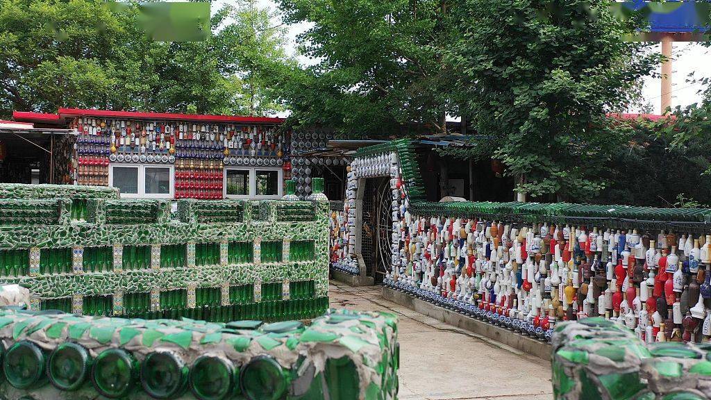 "新地标建筑"绿色长城,用了12000多个啤酒瓶子