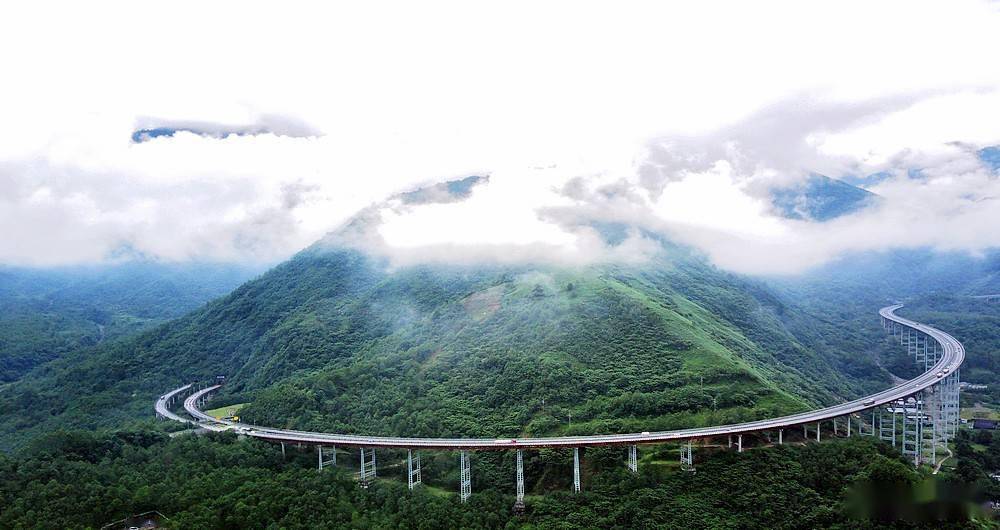 雅西高速雲端上的最美高速公路