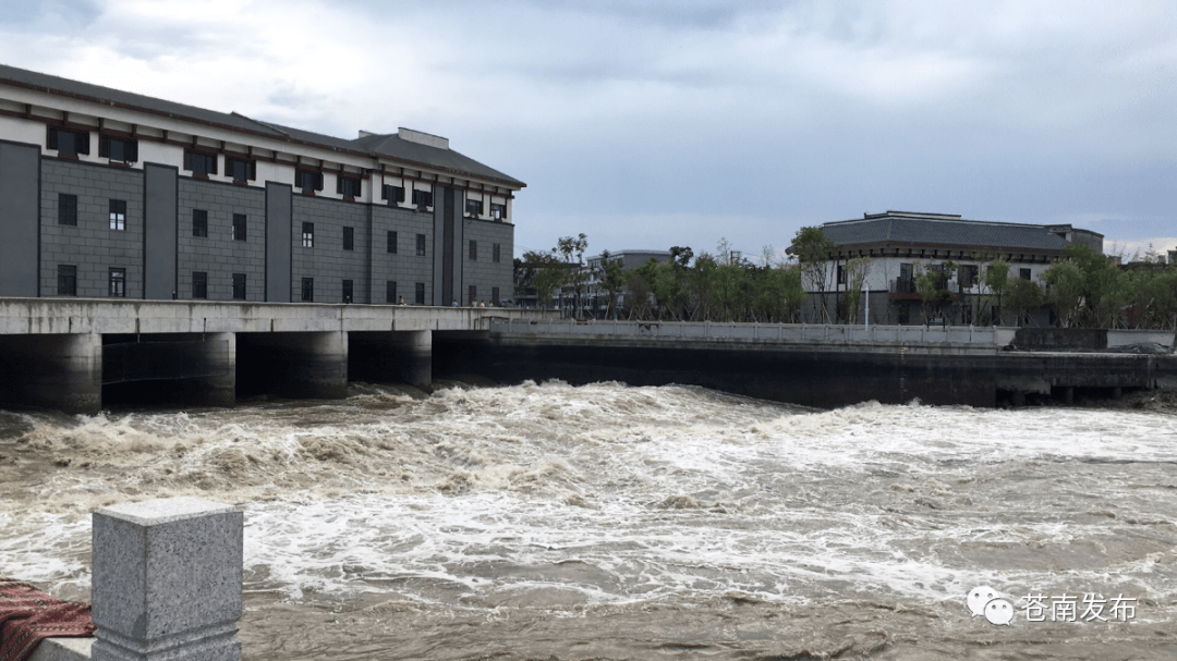 苍南多个水库泄洪_水闸