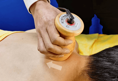 众志成城抗疫后防线扶阳罐温刮温推疗法