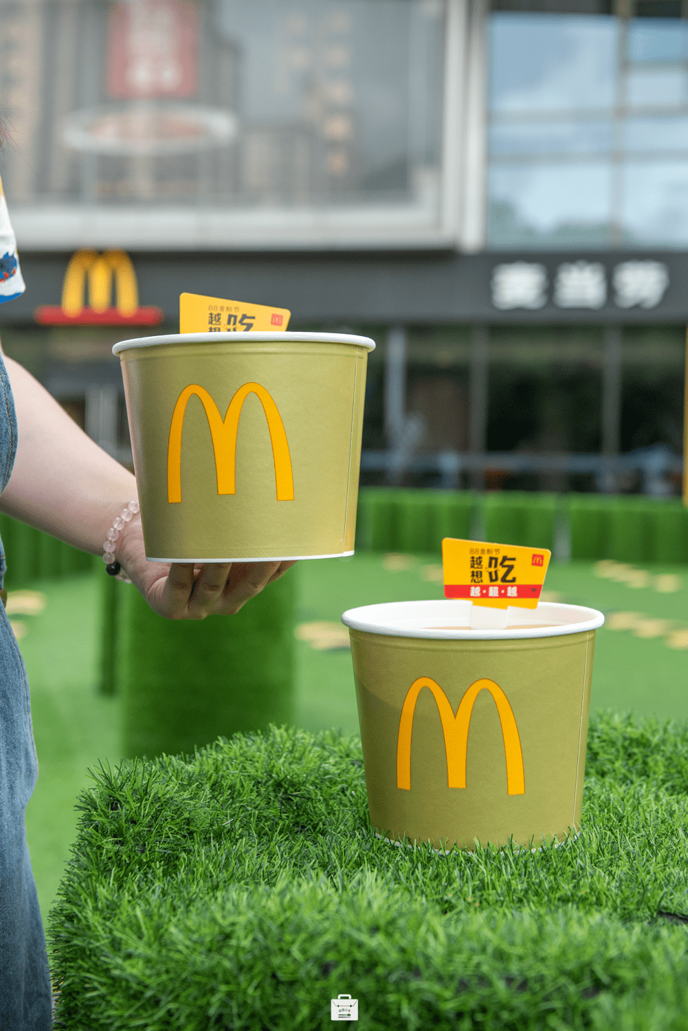 麦当劳折扣月半价桶5元板烧买1送1