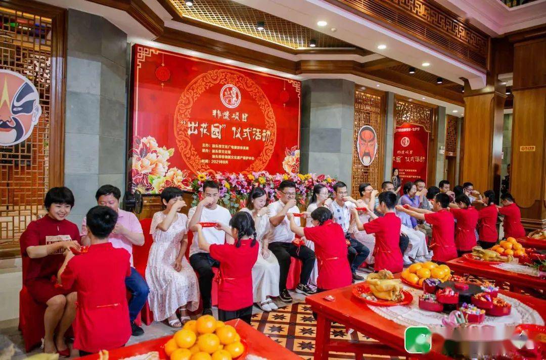 "出花园"市级非遗传承人蔡静燕告诉记者:"第一个环