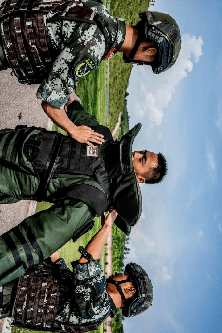 高清组图直击特战队员搜排爆训练