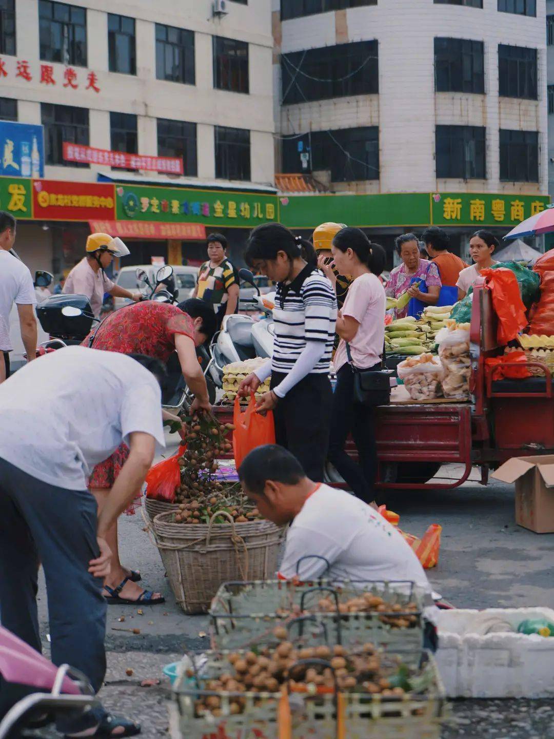 一齐去罗定素龙趁圩啰