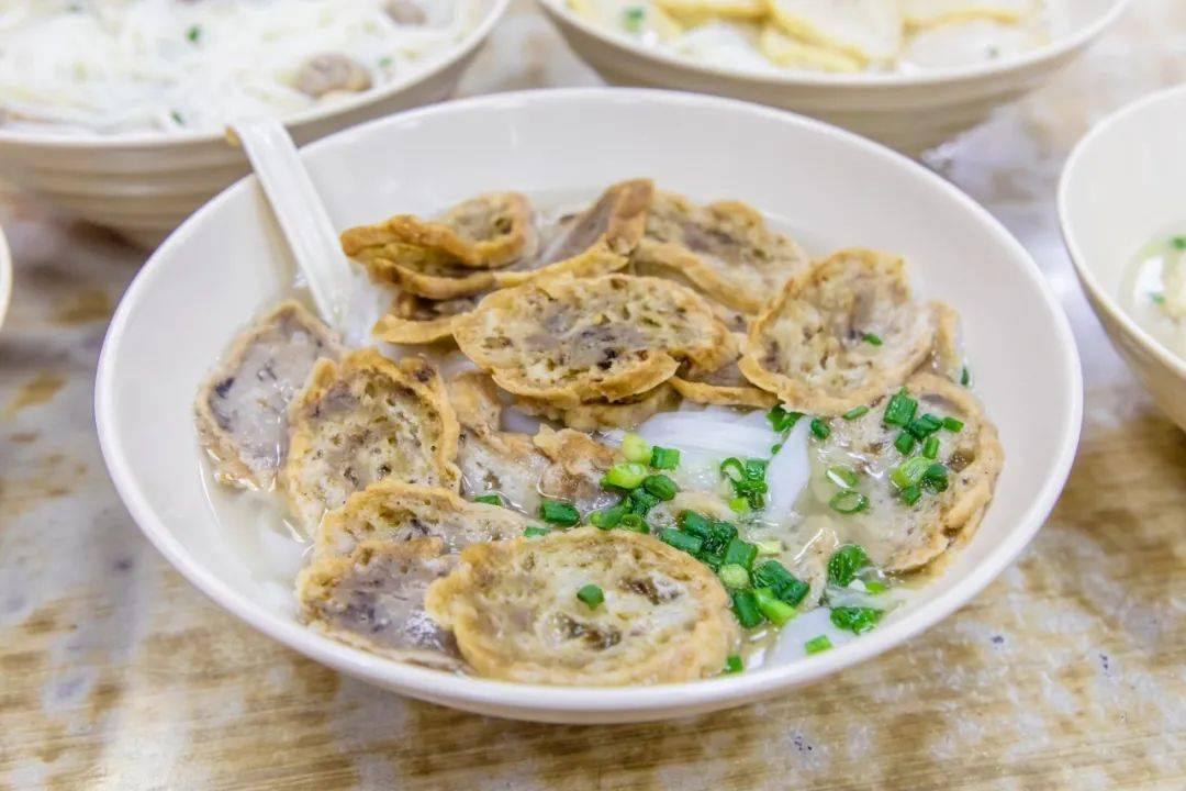 单点的肉卷阿姨给了很多片,同样是大碗的份量,潮汕肉卷粉2不过我吃