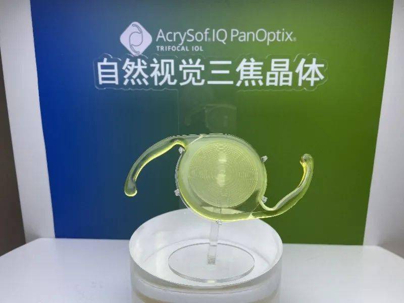 panoptix新一代三焦点人工晶体是基于四焦点设计的新型三焦点人工晶体
