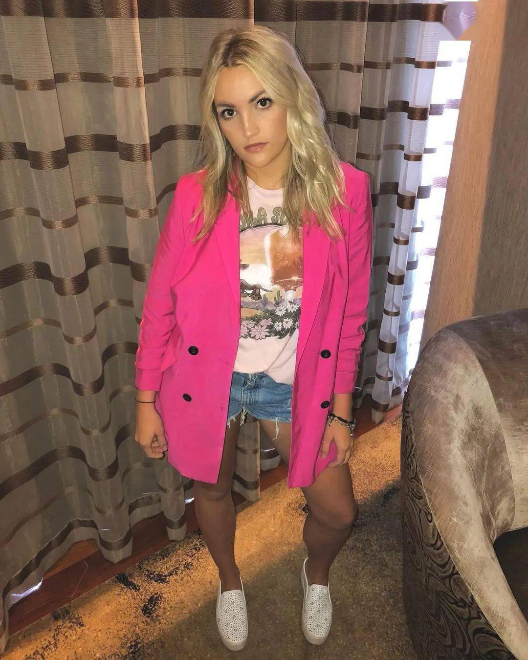 小甜甜布兰妮的亲妹妹是"助纣"父亲的"恶女"?_jamie