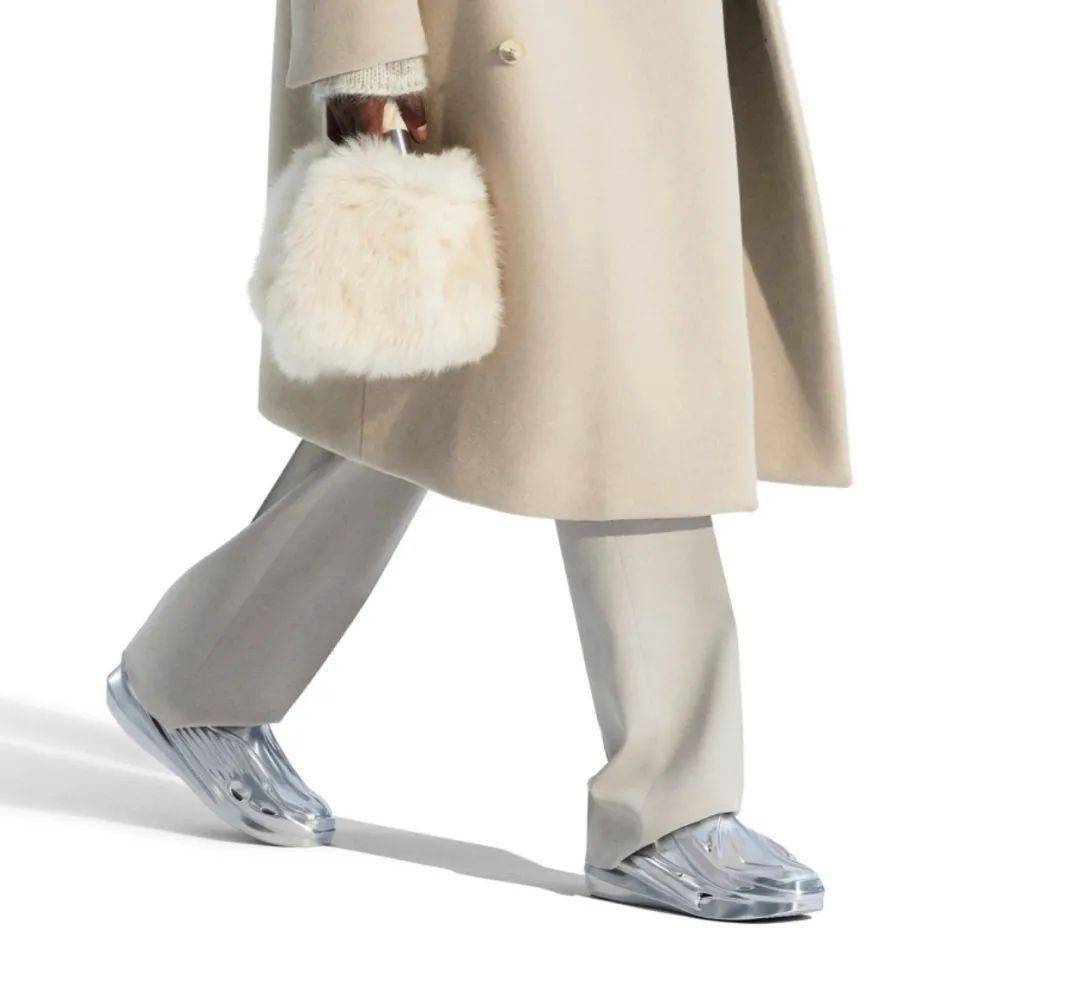 因为|穿拖鞋，爽。一直穿拖鞋，一直爽！