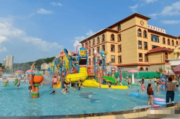 在激情四射的水上乐园,来一场夏日狂欢,征服水上世界,收获无限快乐!