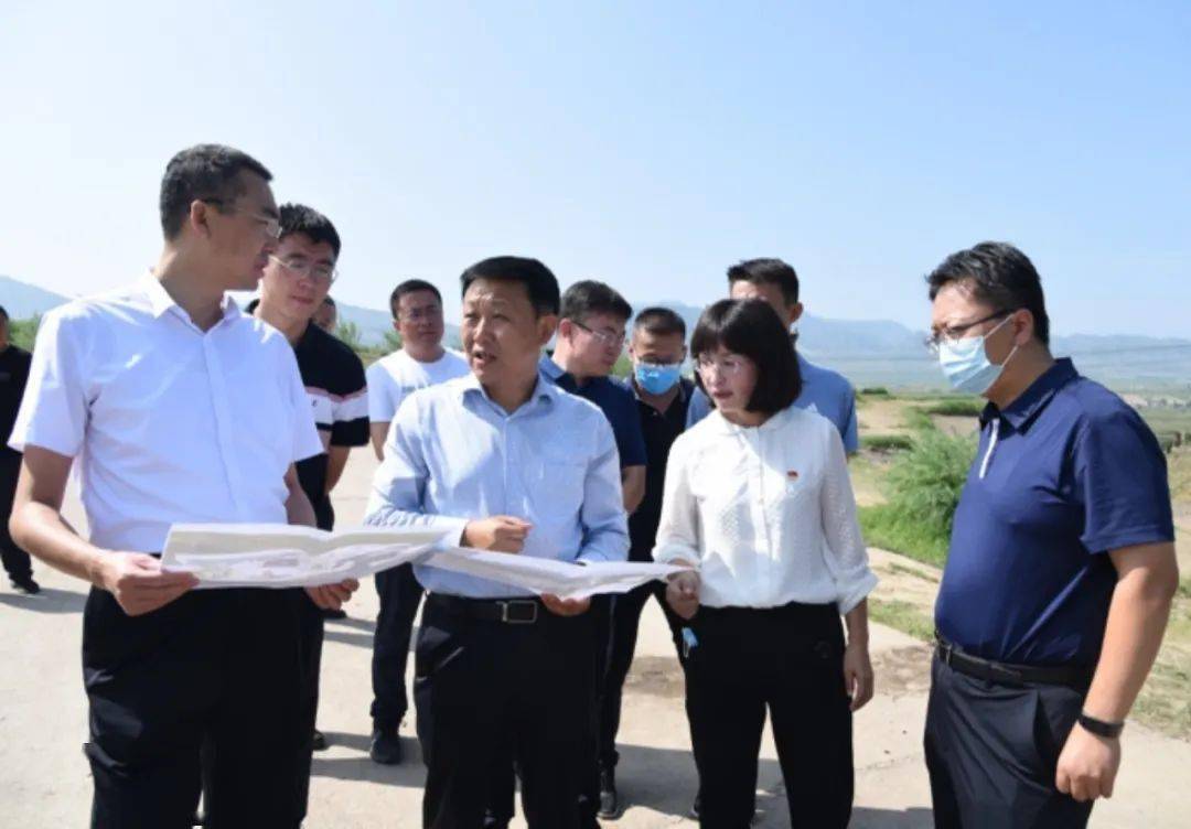 8月10日,县委书记丁国华深入桑干河沿线调研产业发展情况,并主持召开