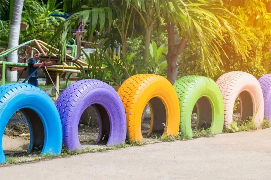 自行车停放架轮胎造型 第二类:瓷器创意景观打造 我国