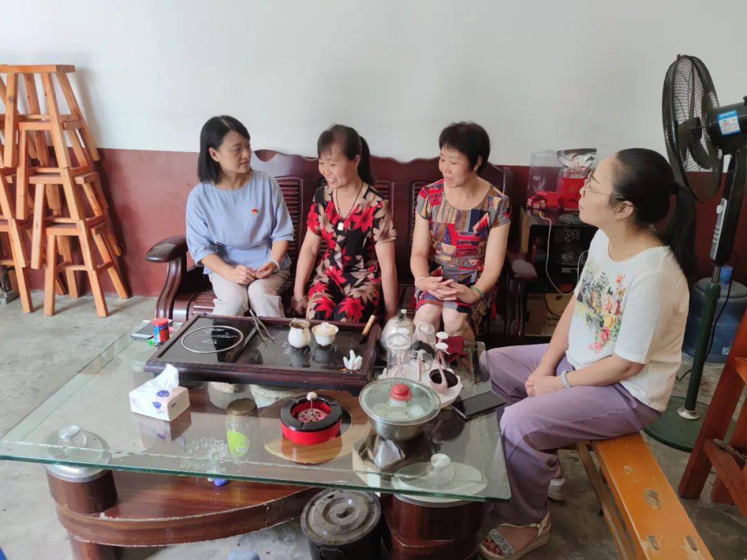 情系"两癌"妇女,走访慰问暖人心