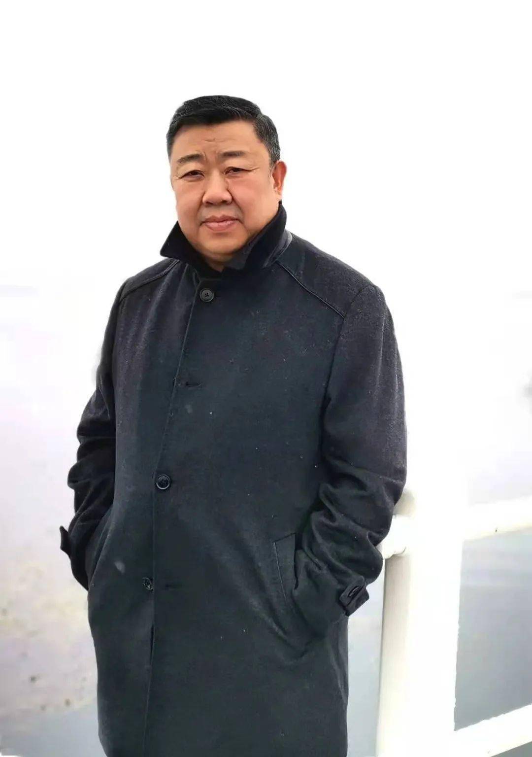 惠子本名覃儒方苗族1963年生中国作家协会会员