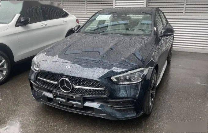 奔驰全新c级到店实拍8月27日上市售价上调32万起售